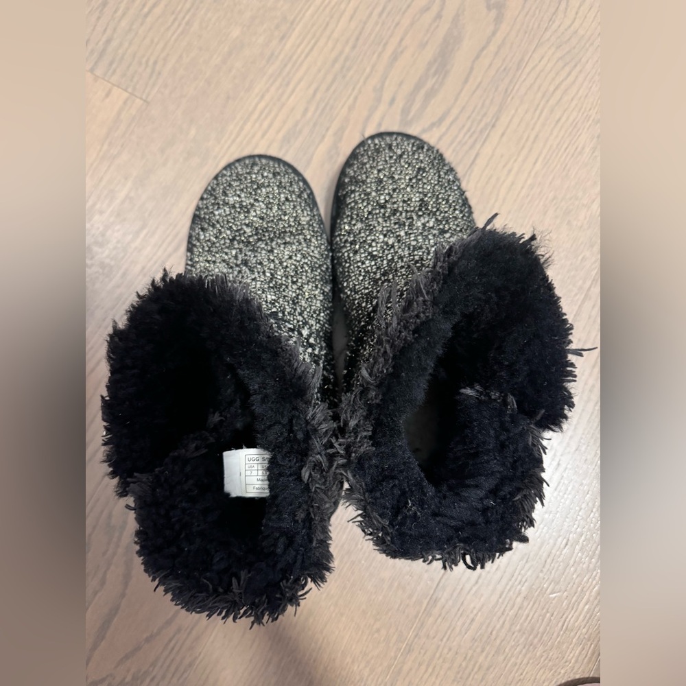 Ugg - image 3